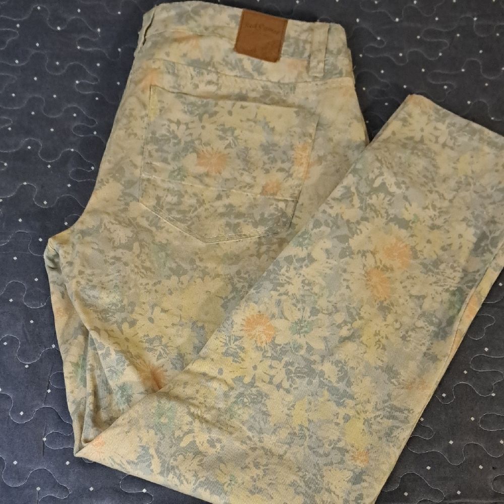 Red Camel Floral Patterned Ankle Jeans size 5